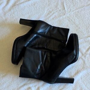 Black Heeled Boots with Stiletto Heel and Pointed Toe